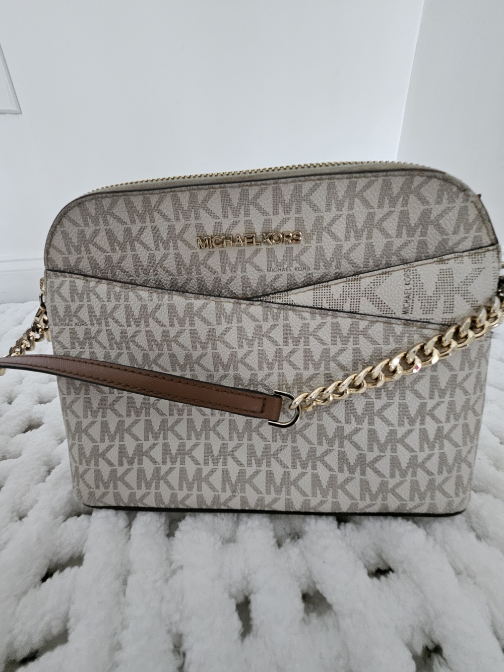 Michael Kors Vanilla Jet Set Medium Dome Crossbody Bag MK Signature